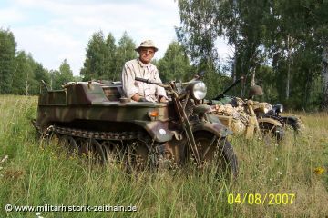 Lothar mit seinem Kettenkrad im Gelände - Lustlager 2007