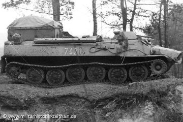 Kettenzugmittel MT-LB des PiB-11 bei einer Übung 1985