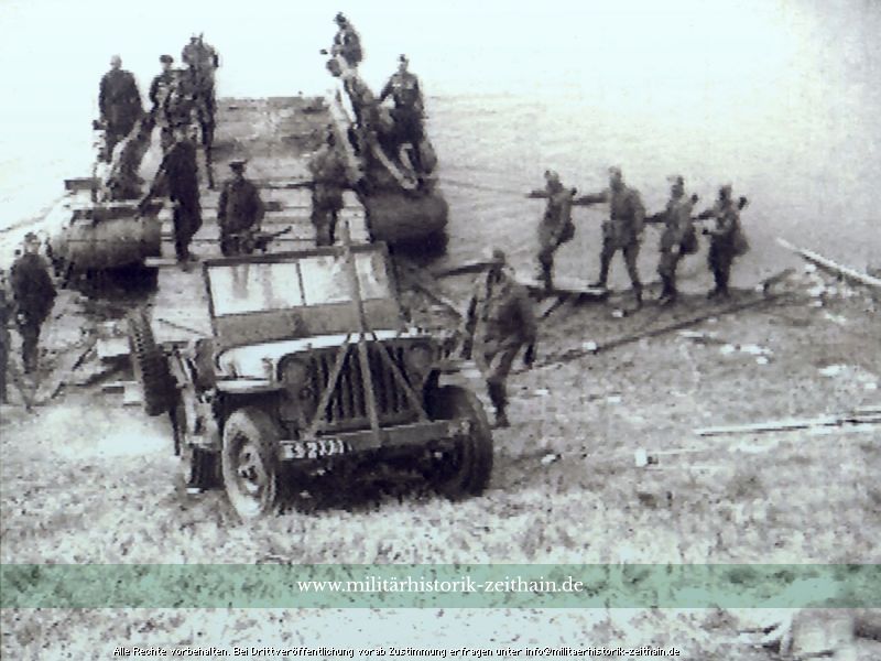 WILLYS-JEEP der 69th US Infantry Division mit Schlauchbootfähre übergesetzt.